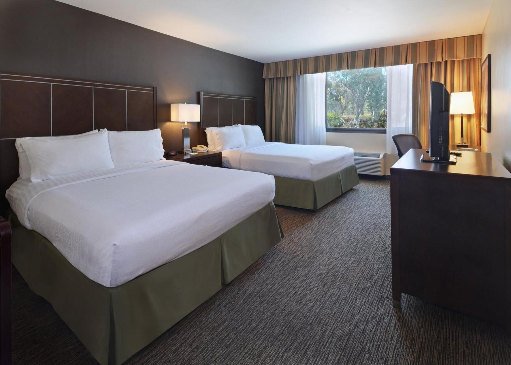 Holiday Inn Hotel & Suites Anaheim By Ihg Exterior foto