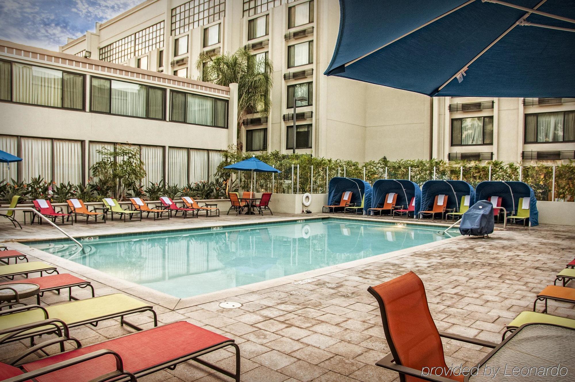Holiday Inn Hotel & Suites Anaheim By Ihg Exterior foto