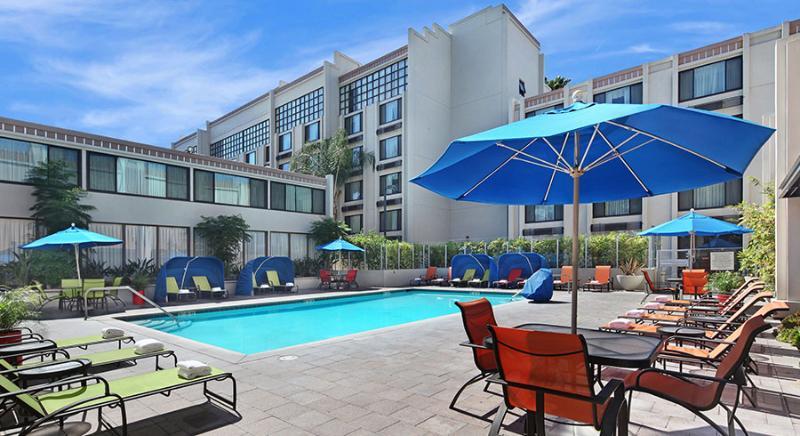 Holiday Inn Hotel & Suites Anaheim By Ihg Exterior foto