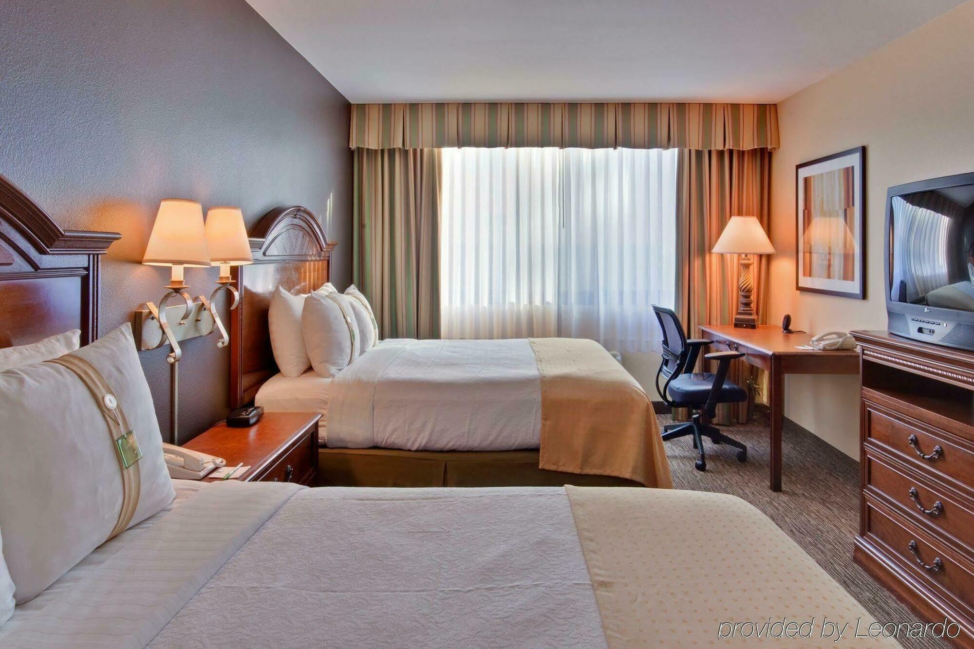 Holiday Inn Hotel & Suites Anaheim By Ihg Exterior foto